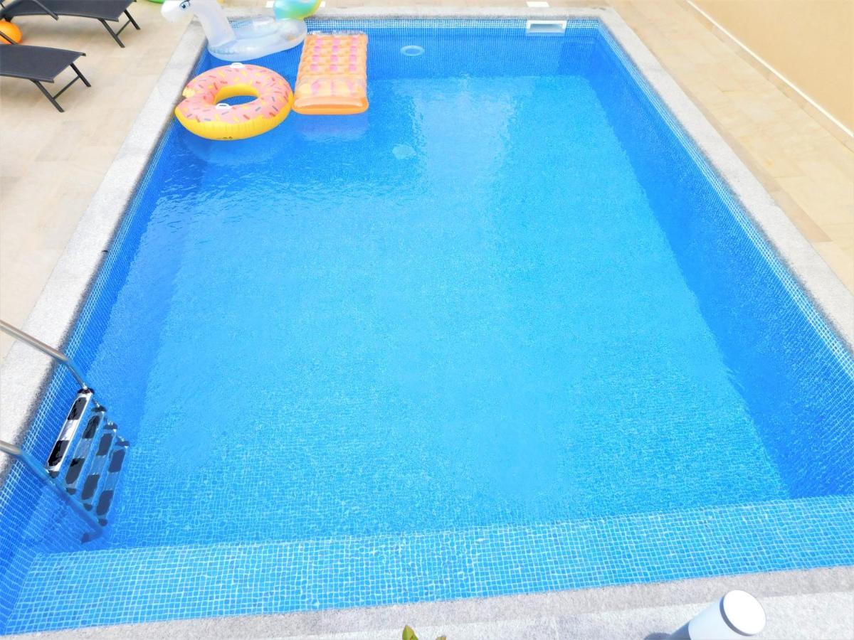 Apartman "Sabine Red" With Heated Pool Omisalj Bagian luar foto