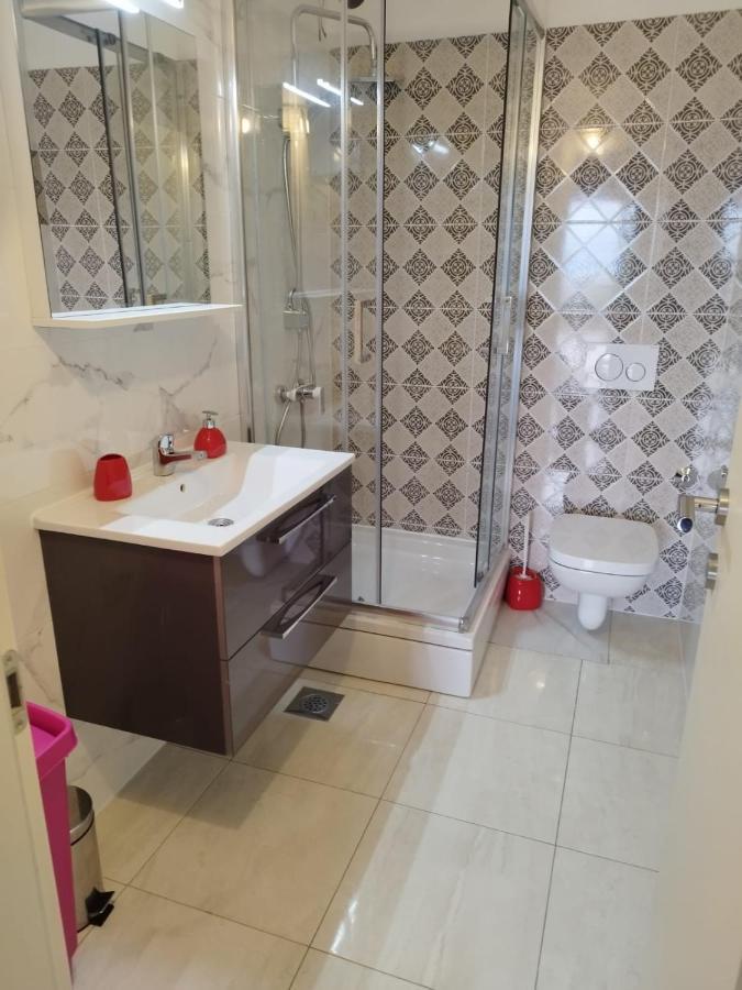 Apartman "Sabine Red" With Heated Pool Omisalj Bagian luar foto