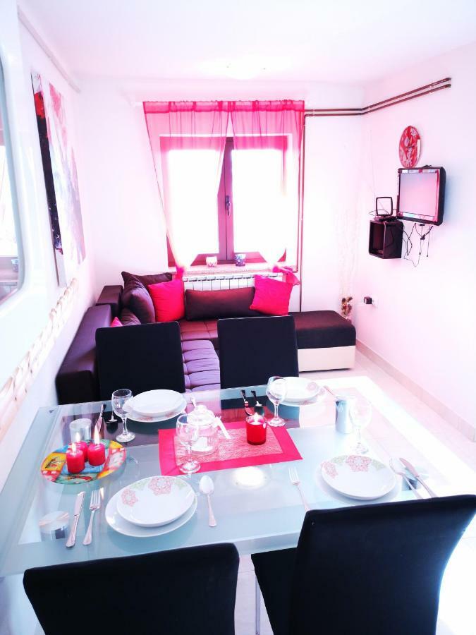 Apartman "Sabine Red" With Heated Pool Omisalj Bagian luar foto
