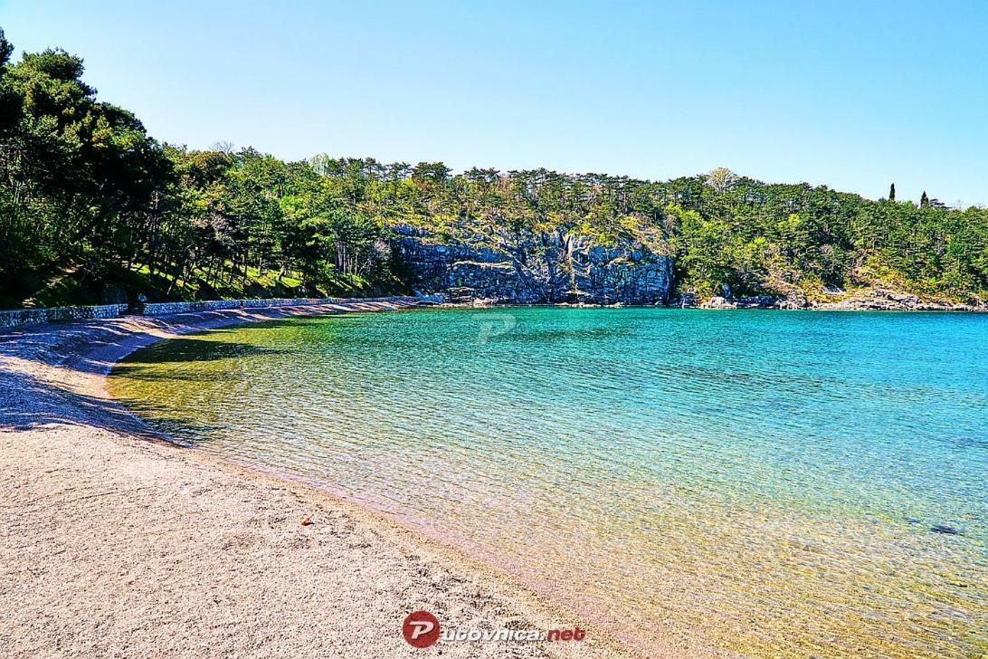 Apartman "Sabine Red" With Heated Pool Omisalj Bagian luar foto