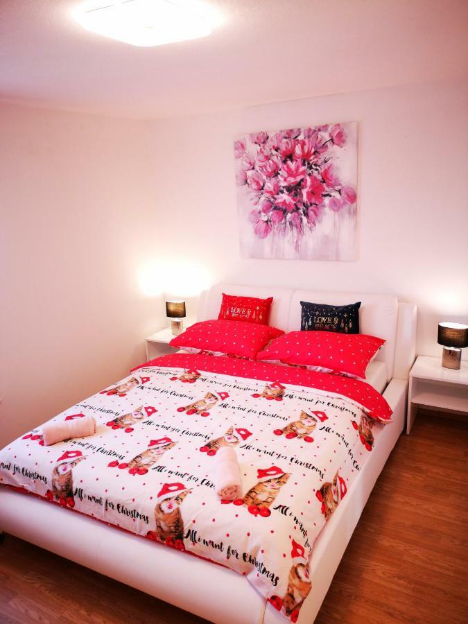 Apartman "Sabine Red" With Heated Pool Omisalj Bagian luar foto